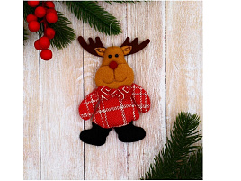 Подвеска текстиль Олень в клетчатом костюме 9692661