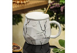 Кружка 420мл 411813 Мрамор с ложкой и крышкой, подарочная упаковка микс