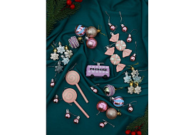 Набор новогодних украшений 10876217 В гостях у Деда Мороза 34шт