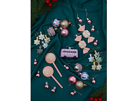 Набор новогодних украшений 10876217 В гостях у Деда Мороза 34шт