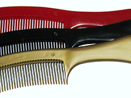 Расческа однорядная 142 с ручкой