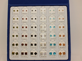 Серьги №14 Гвоздики на планшетке